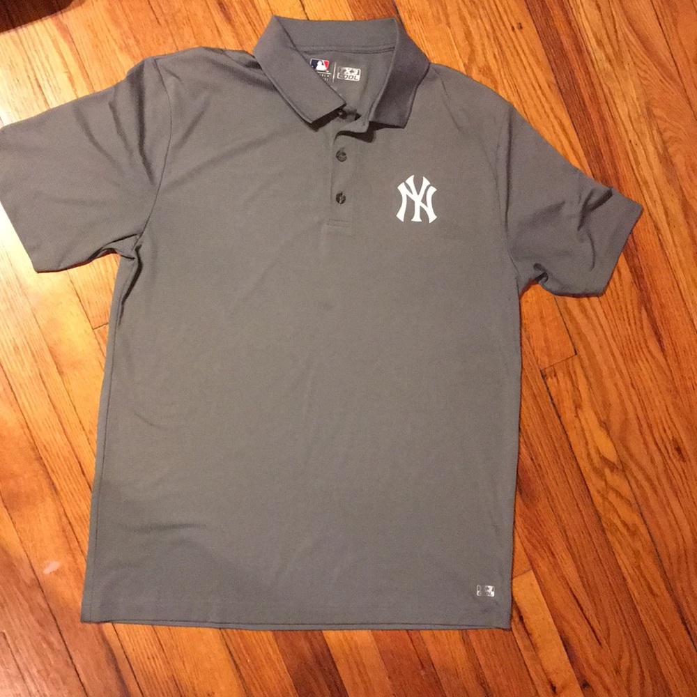 Men’s Size L collared shirt